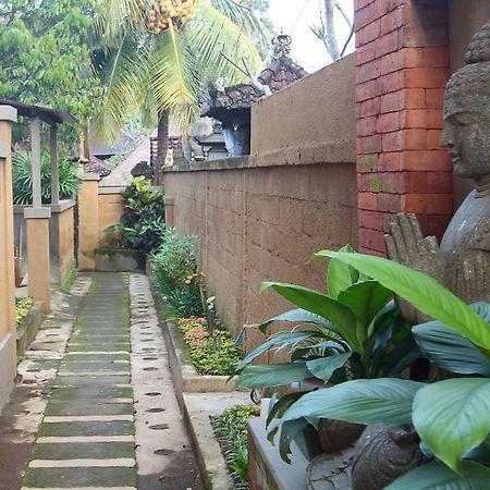 Utu Homestay Ubud Esterno foto